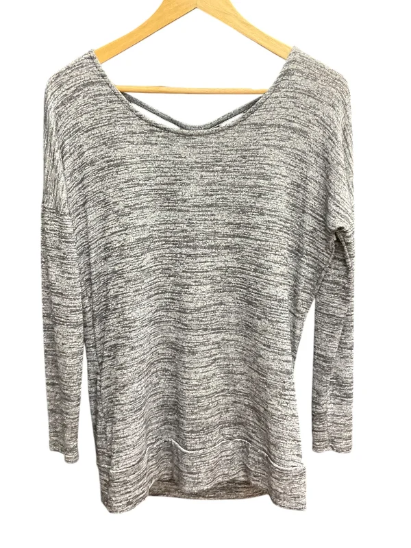 Basic shirt Athletic Top Long Sleeve Collar By Athleta In Grey, Size: S