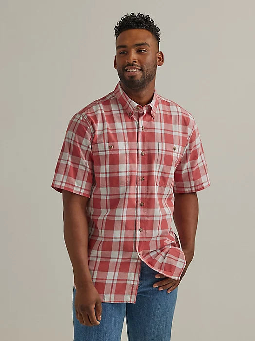 Hawaiian shirt Wrangler Men's Rugged Wear Plaid Short Sleeve Button Down Shirt- Cedar Red